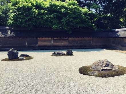 【京都・龍安寺枯山水】十五の石をめぐる謎